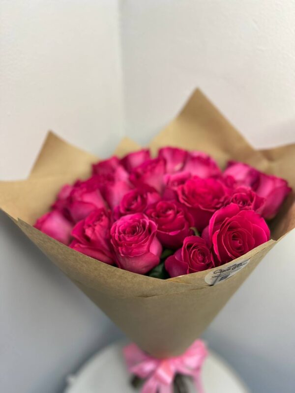 Букет 25 роз розовых (ЭКВАДОР)