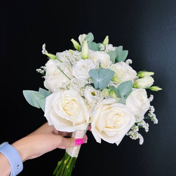 Свадебный букет с ароматной пионовидной розой,эустомой,лимониумом и эвкалиптом