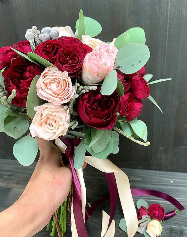 Букет невесты с пионами и пионовидными розами