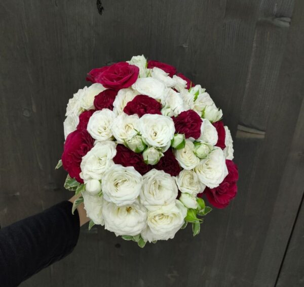 Монобукет невесты из кустовых пионовидных роз