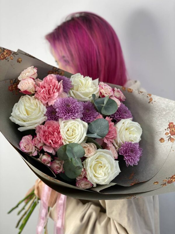 Сборный букет "Цветочное волшебство" с пионовиднами розами
